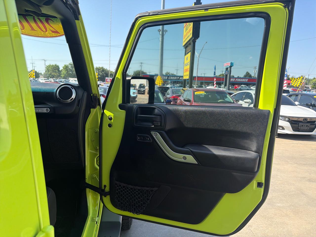 Jeep Wrangler Unlimited 4WD 4dr Sahara 2016