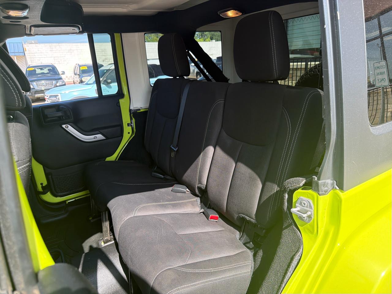 Jeep Wrangler Unlimited 4WD 4dr Sahara 2016