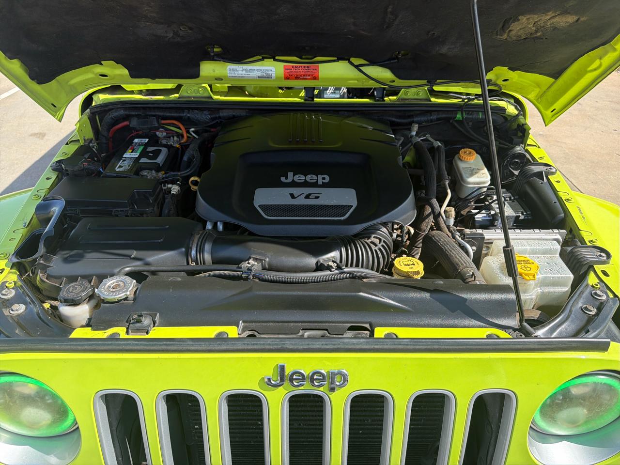 Jeep Wrangler Unlimited 4WD 4dr Sahara 2016