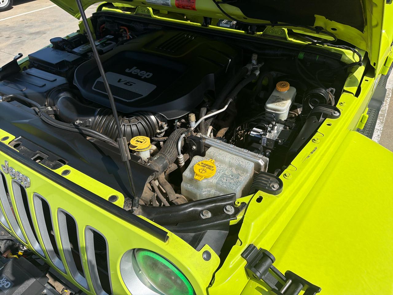 Jeep Wrangler Unlimited 4WD 4dr Sahara 2016
