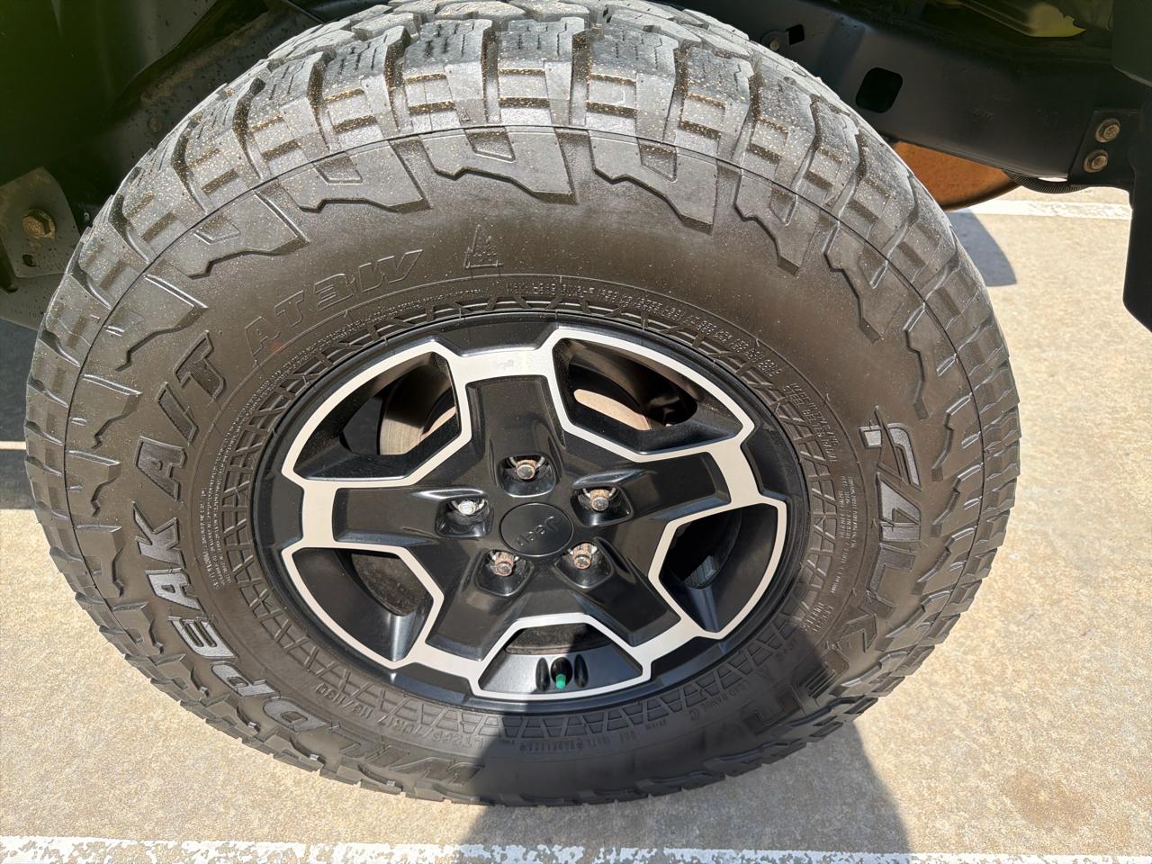 Jeep Wrangler Unlimited 4WD 4dr Sahara 2016