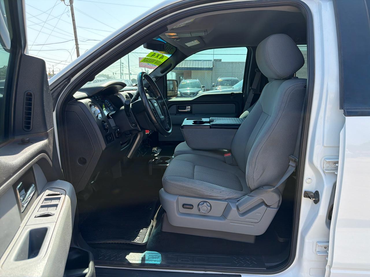 Ford F-150 4WD SuperCrew 145" XLT 2013