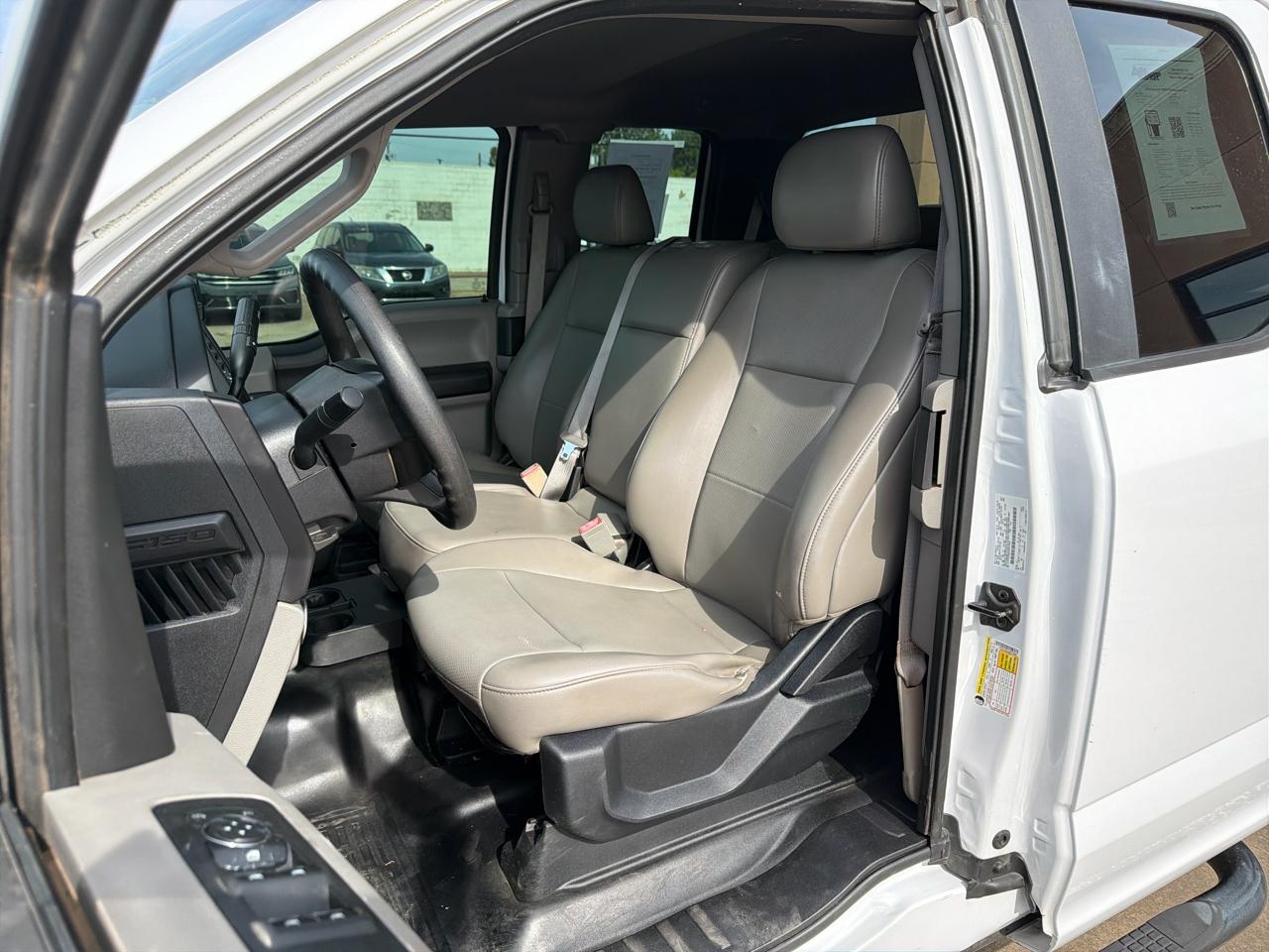 Ford F-150 Lariat 4WD SuperCab 8' Box 2018