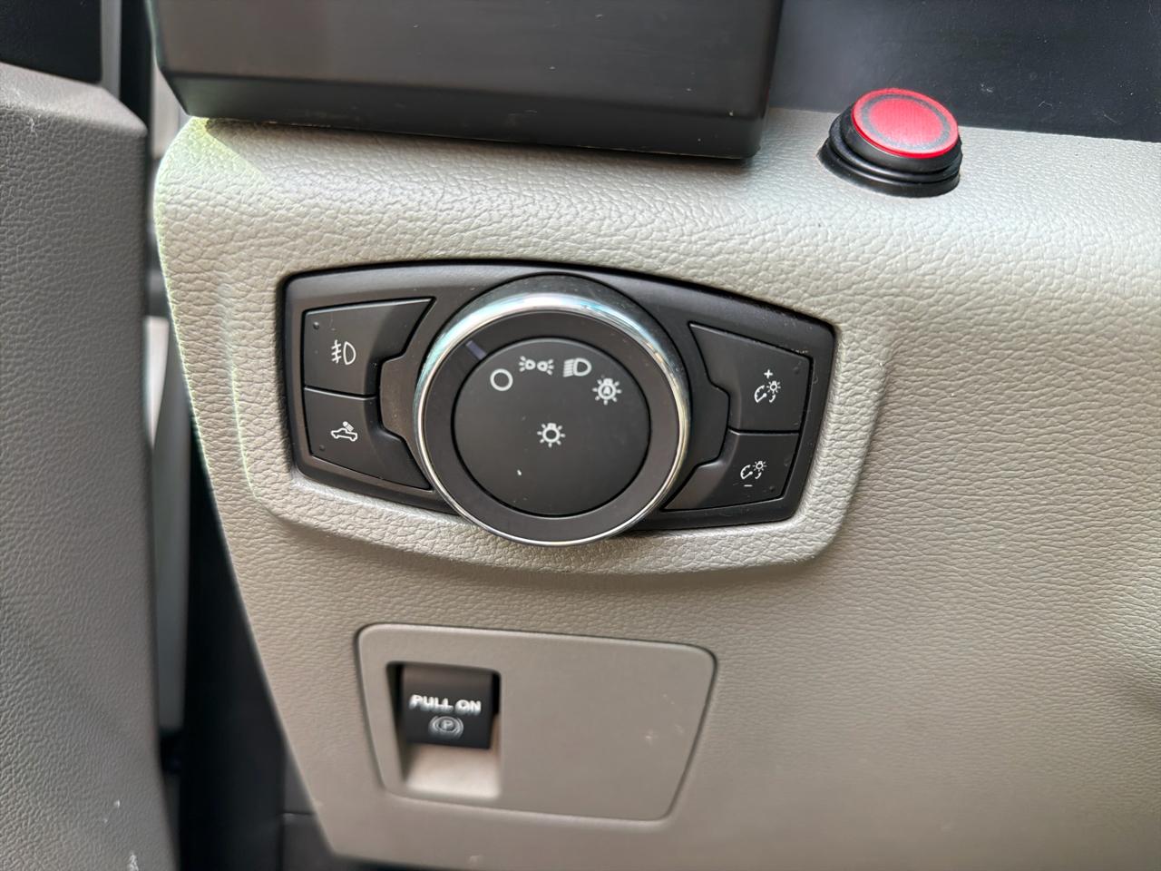 Ford F-150 Lariat 4WD SuperCab 8' Box 2018