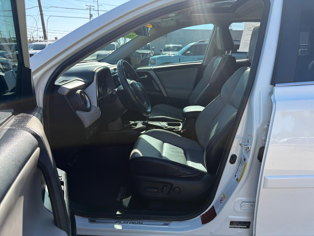 Toyota RAV4 Limited FWD (Natl) 2017