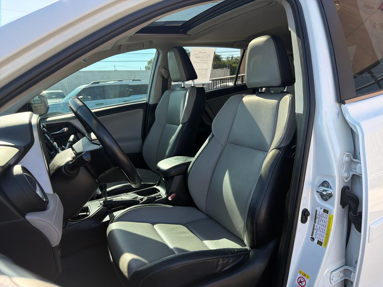 Toyota RAV4 Limited FWD (Natl) 2017