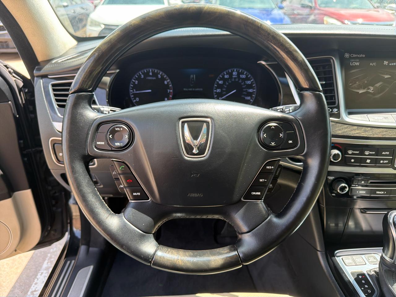 Hyundai Equus 4dr Sdn Signature 2016