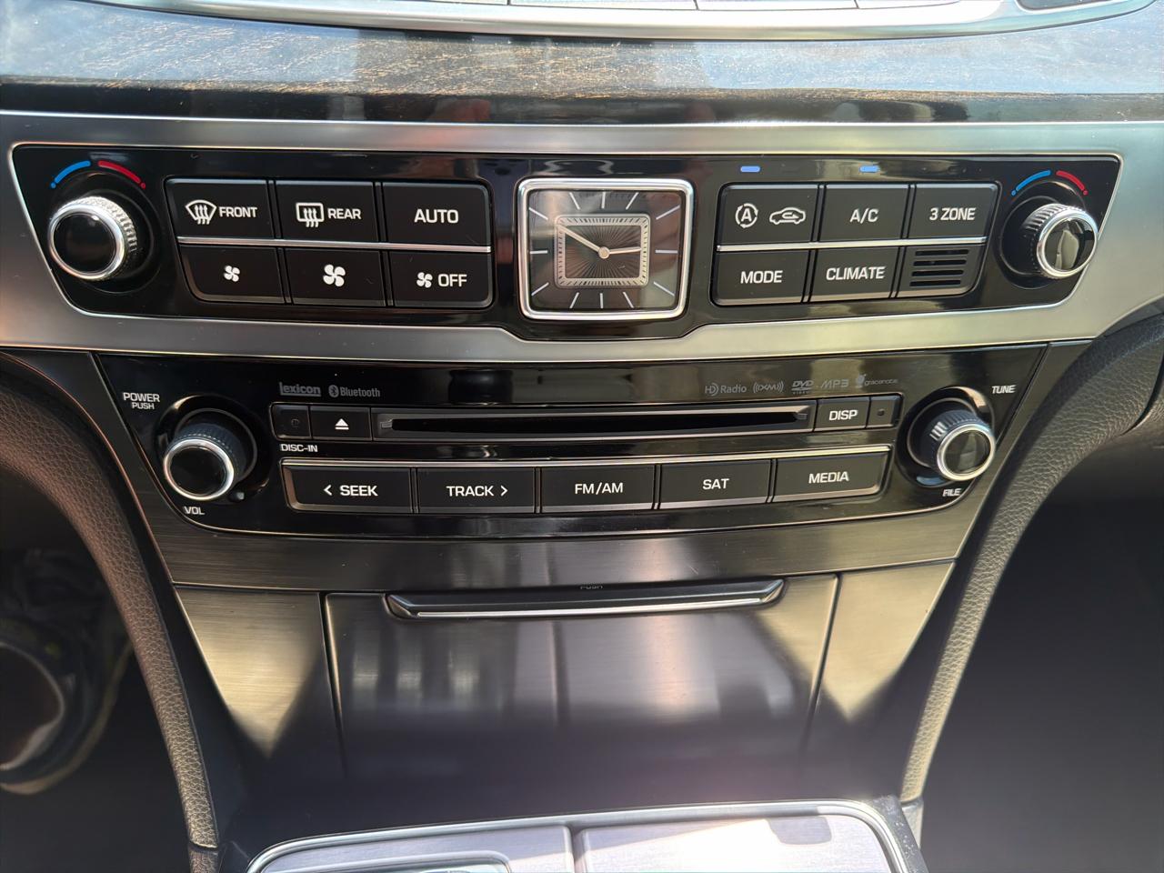 Hyundai Equus 4dr Sdn Signature 2016