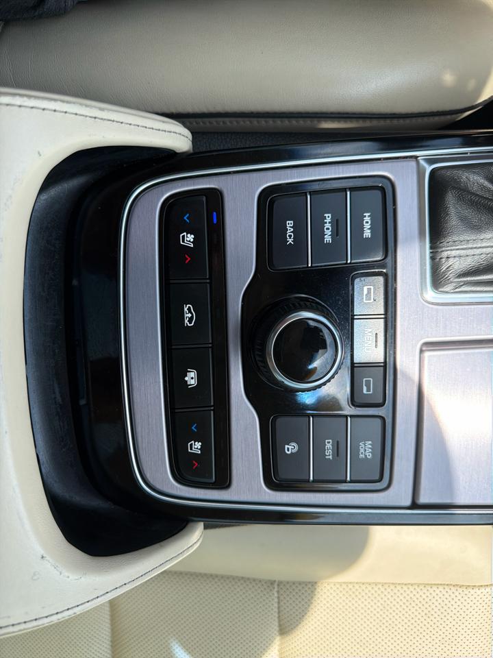 Hyundai Equus 4dr Sdn Signature 2016