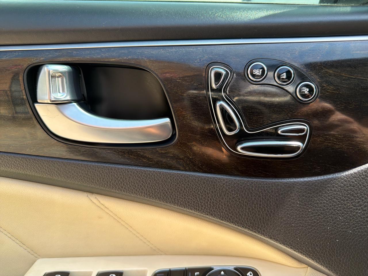 Hyundai Equus 4dr Sdn Signature 2016