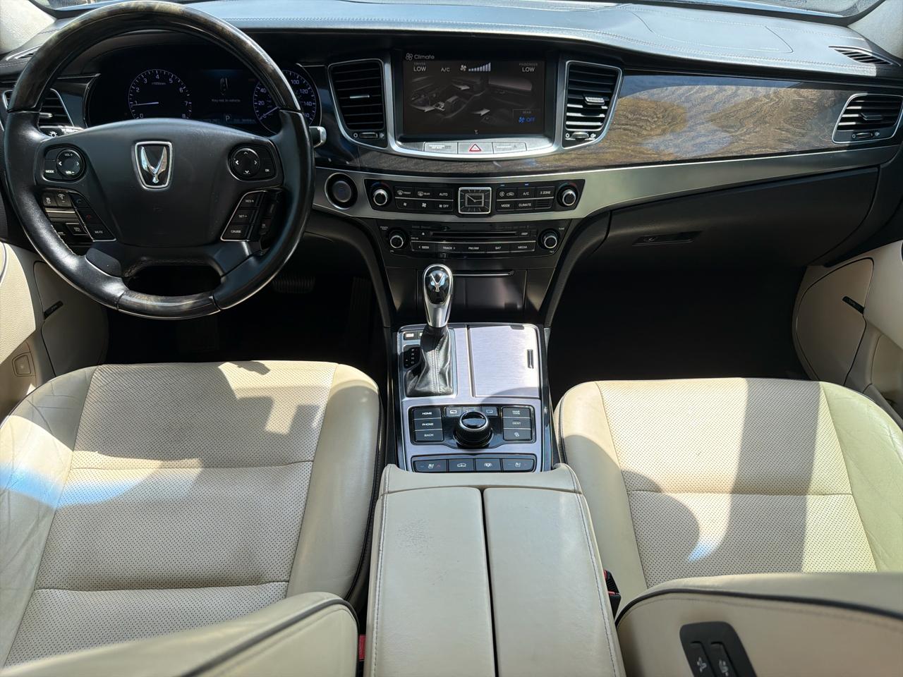 Hyundai Equus 4dr Sdn Signature 2016