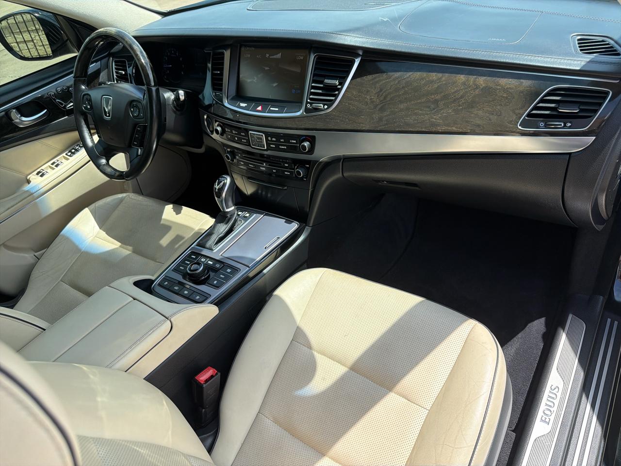 Hyundai Equus 4dr Sdn Signature 2016