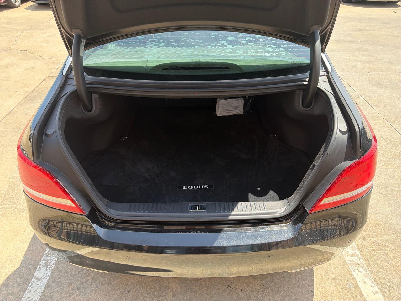 Hyundai Equus 4dr Sdn Signature 2016