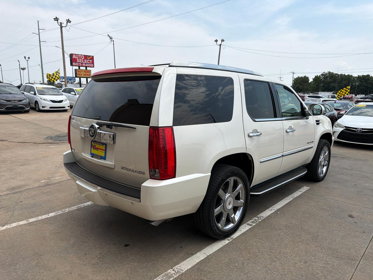 Cadillac Escalade 2WD 4dr Luxury 2012