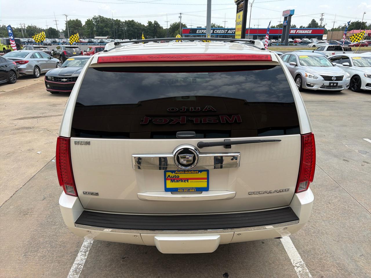 Cadillac Escalade 2WD 4dr Luxury 2012