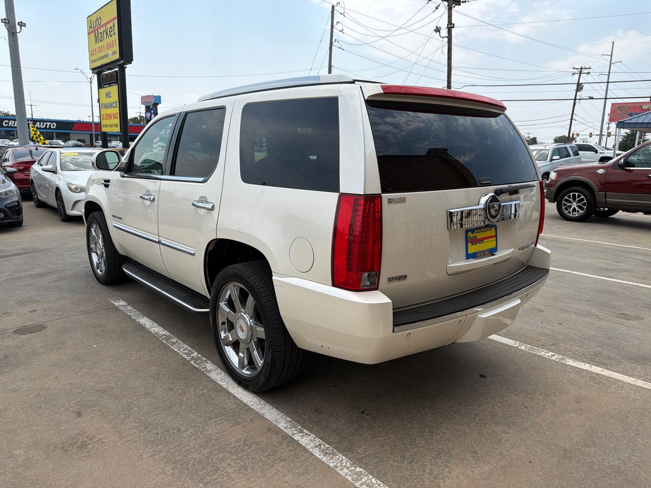 Cadillac Escalade 2WD 4dr Luxury 2012