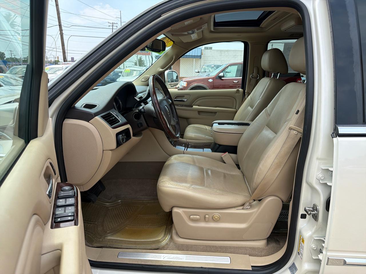 Cadillac Escalade 2WD 4dr Luxury 2012