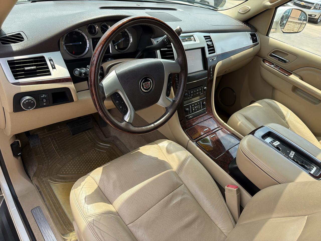 Cadillac Escalade 2WD 4dr Luxury 2012