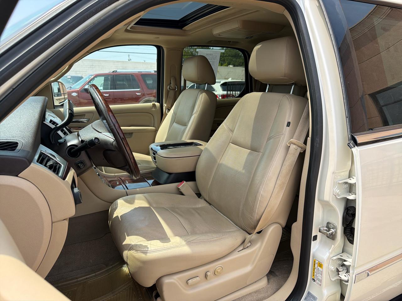 Cadillac Escalade 2WD 4dr Luxury 2012