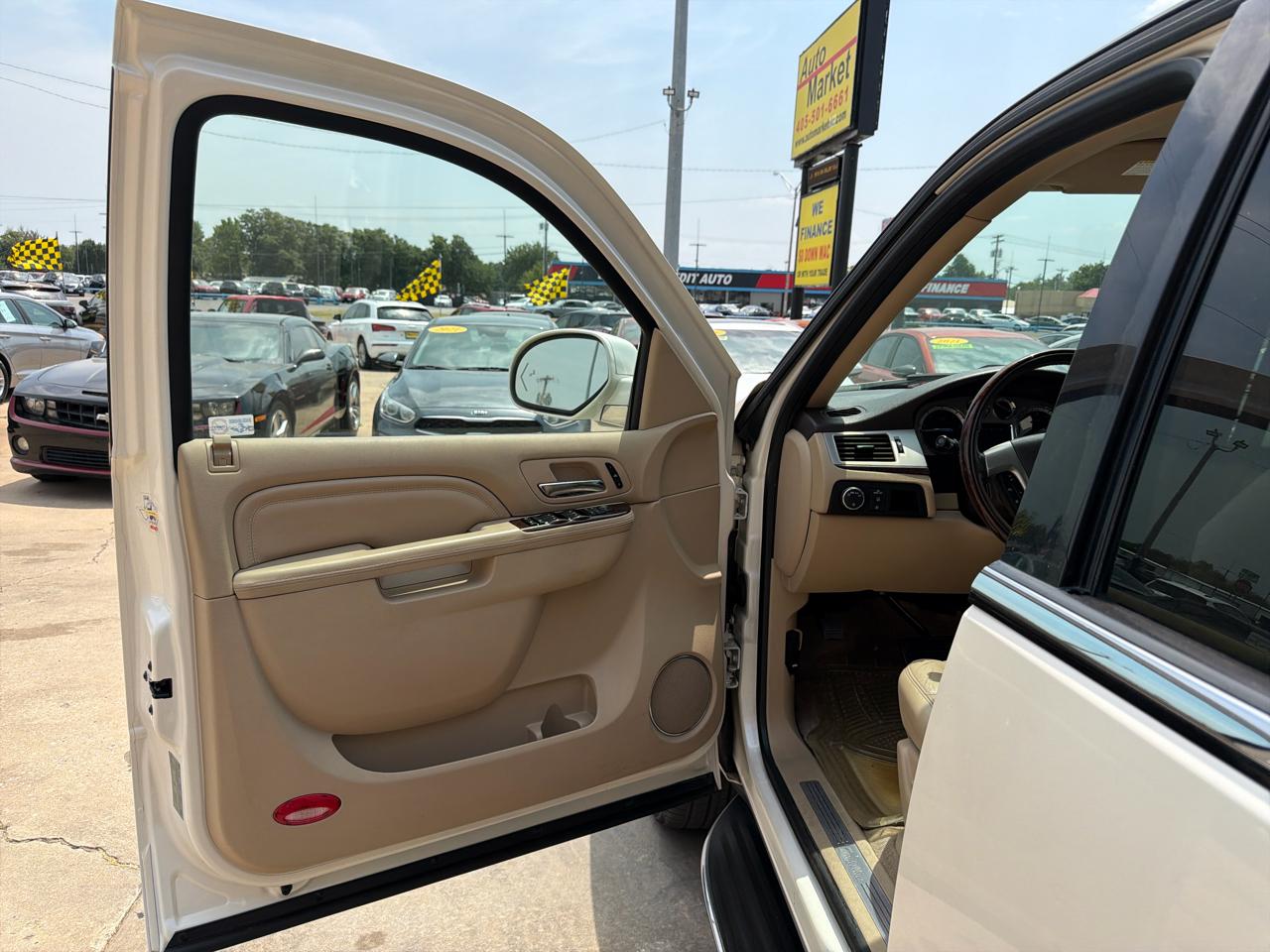 Cadillac Escalade 2WD 4dr Luxury 2012