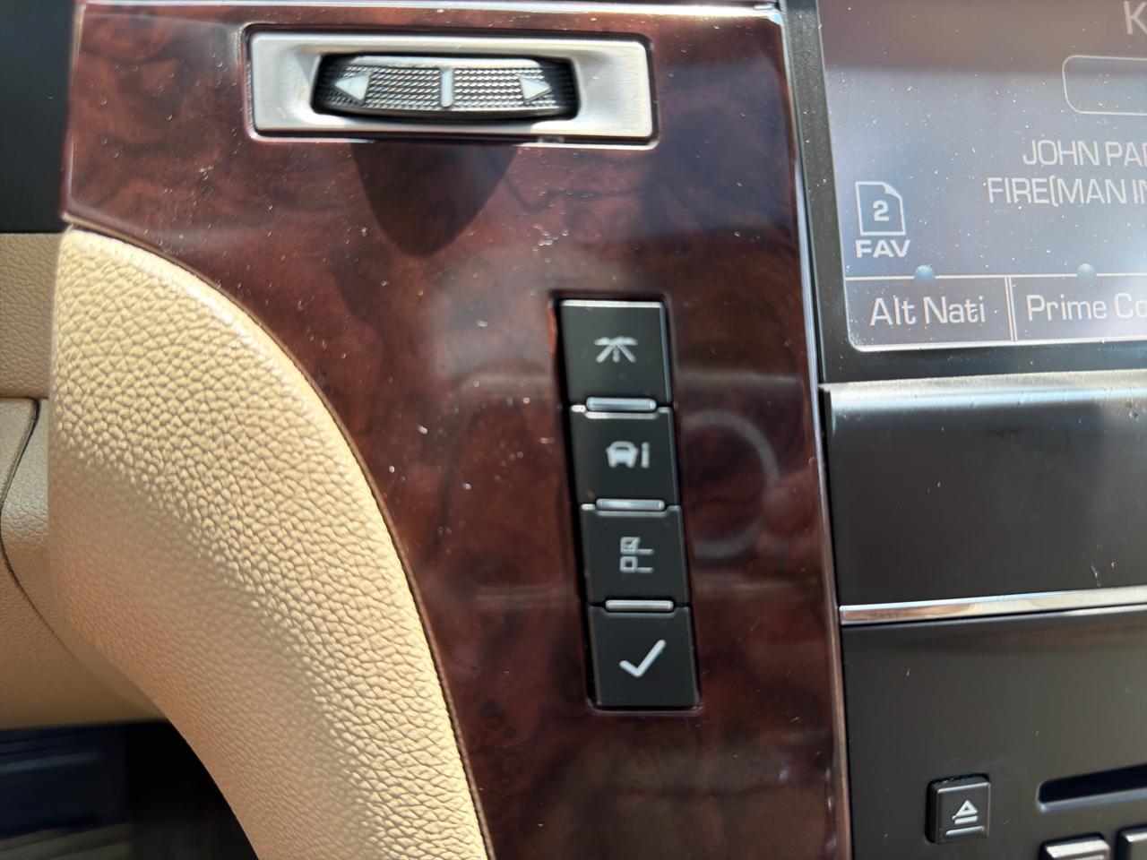 Cadillac Escalade 2WD 4dr Luxury 2012
