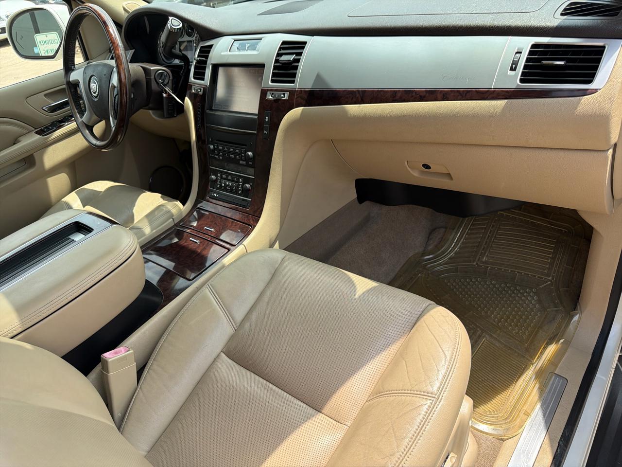 Cadillac Escalade 2WD 4dr Luxury 2012