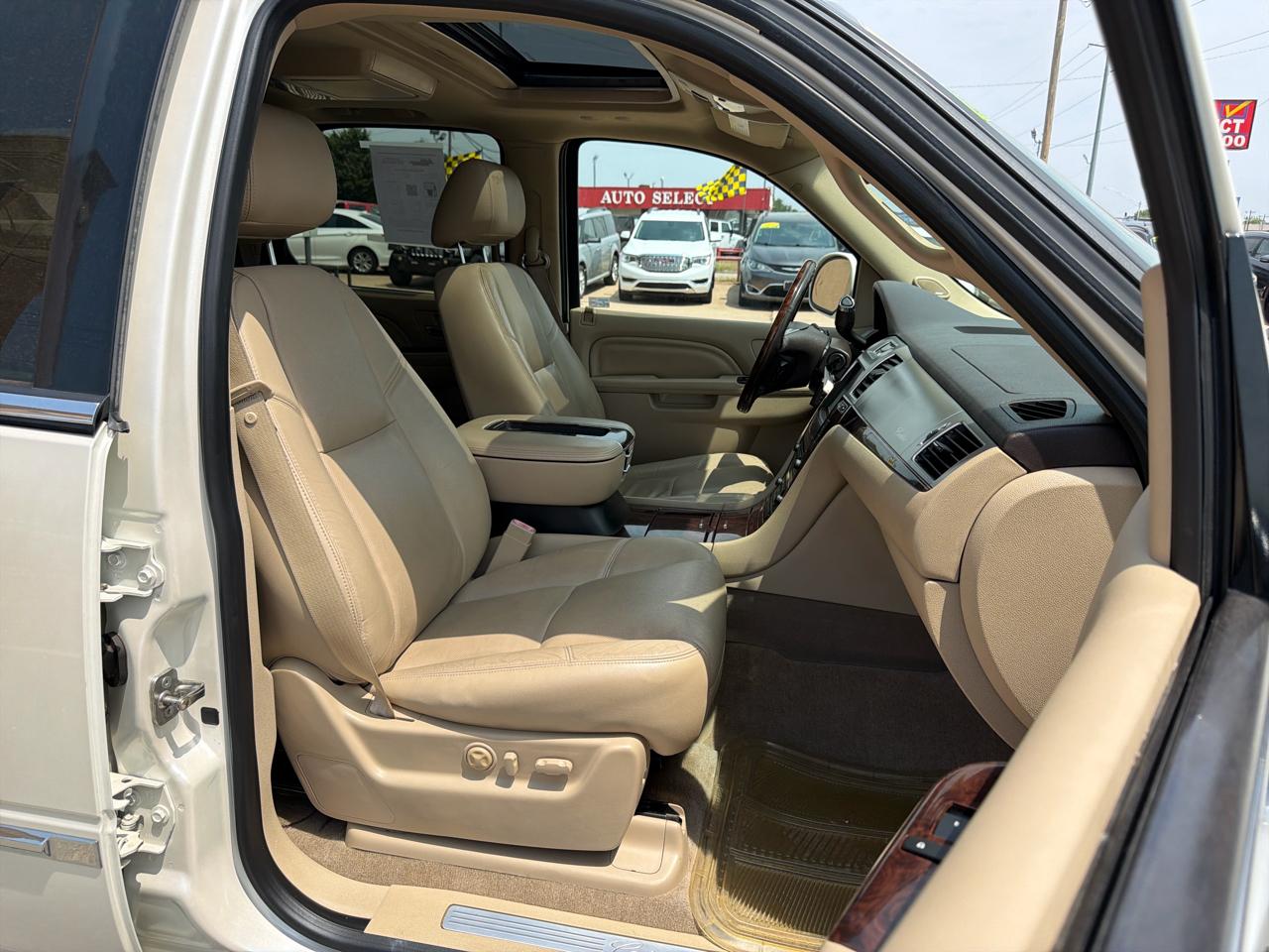 Cadillac Escalade 2WD 4dr Luxury 2012