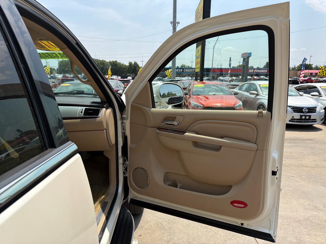 Cadillac Escalade 2WD 4dr Luxury 2012