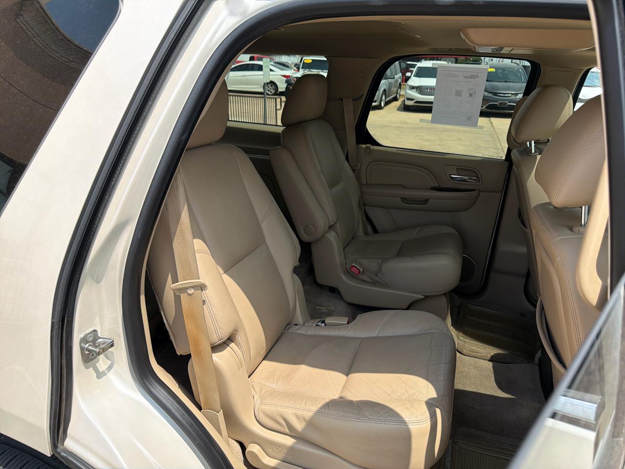 Cadillac Escalade 2WD 4dr Luxury 2012