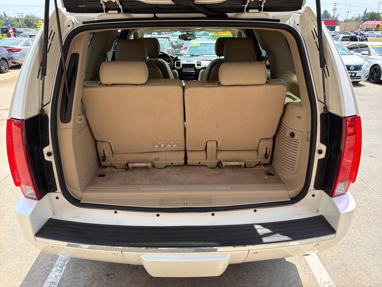 Cadillac Escalade 2WD 4dr Luxury 2012