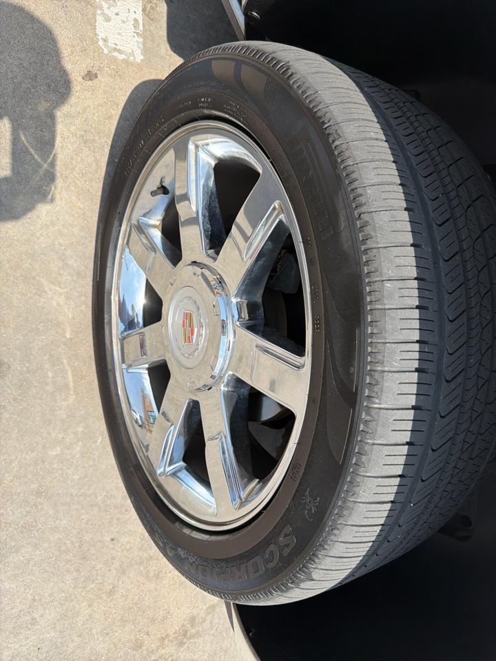 Cadillac Escalade 2WD 4dr Luxury 2012