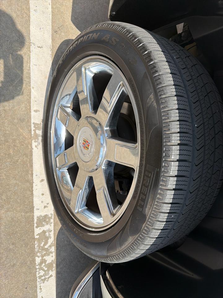Cadillac Escalade 2WD 4dr Luxury 2012