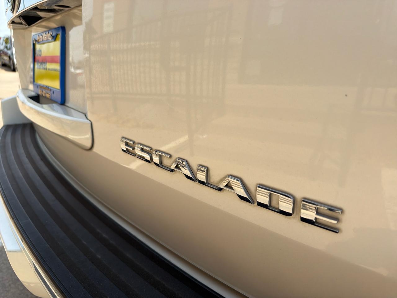 Cadillac Escalade 2WD 4dr Luxury 2012
