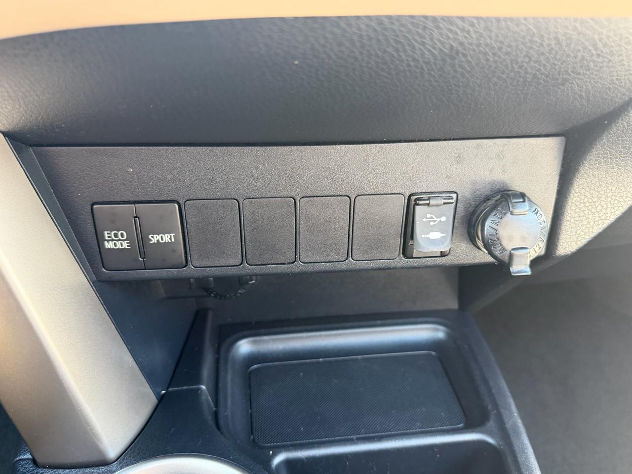 Toyota RAV4 FWD 4dr XLE (Natl) 2015