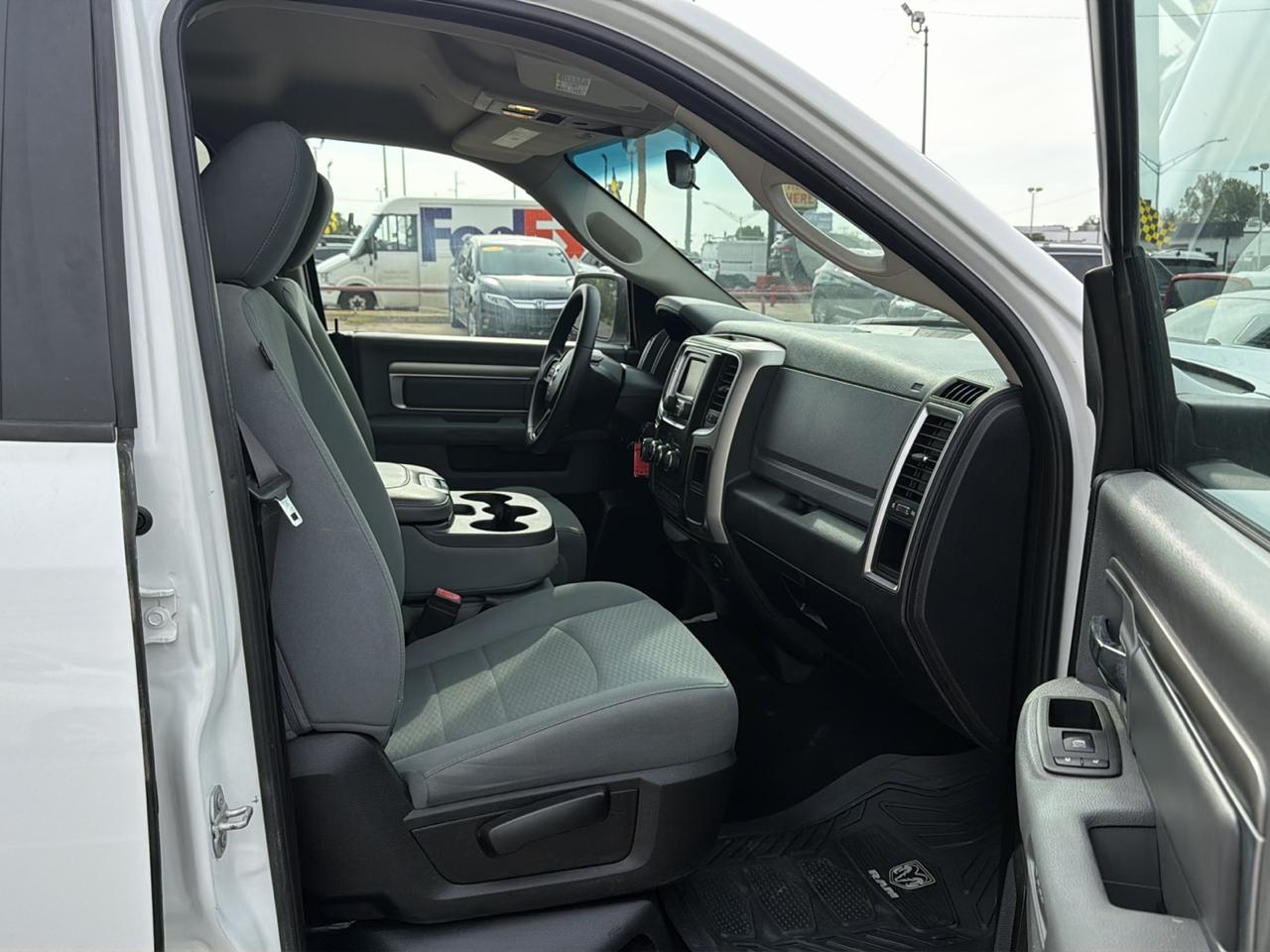RAM 1500 Classic SLT 4x4 Crew Cab 6'4" Box 2020