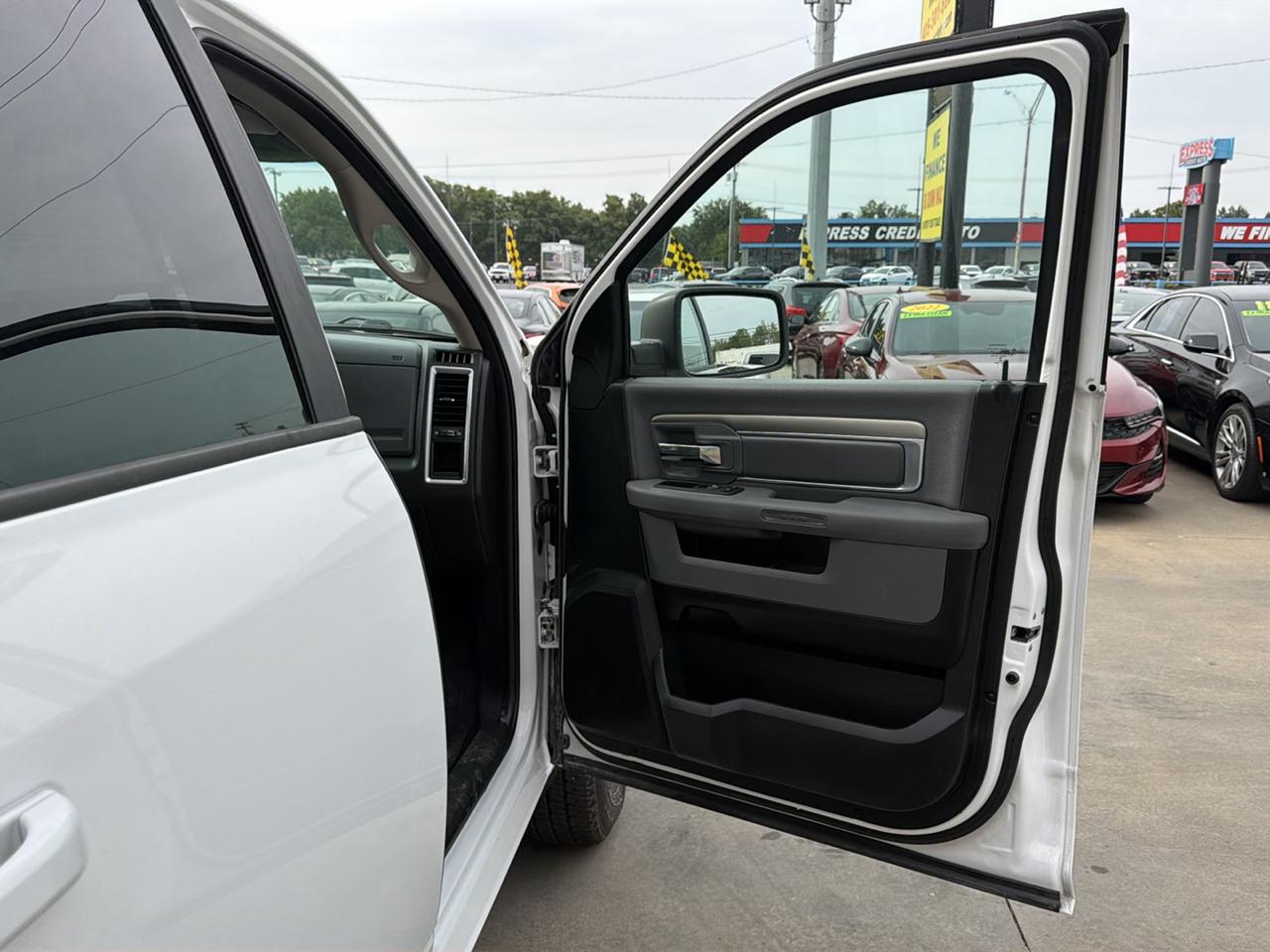 RAM 1500 Classic SLT 4x4 Crew Cab 6'4" Box 2020