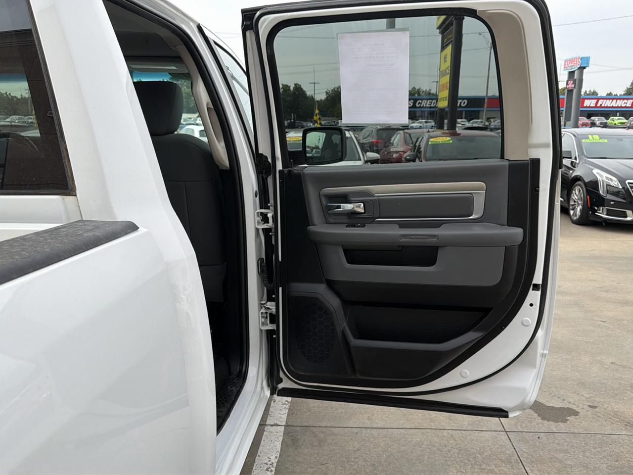 RAM 1500 Classic SLT 4x4 Crew Cab 6'4" Box 2020