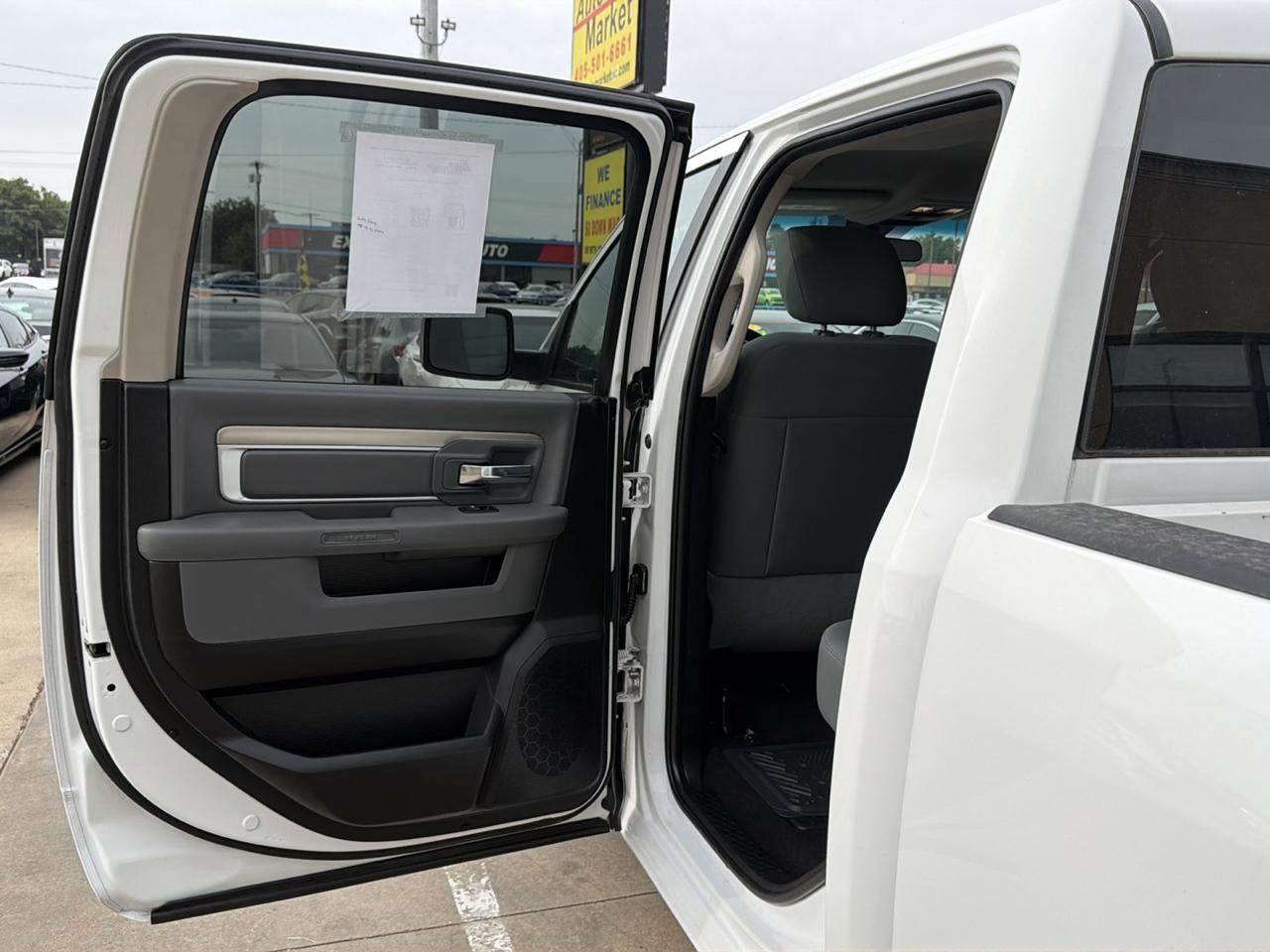 RAM 1500 Classic SLT 4x4 Crew Cab 6'4" Box 2020