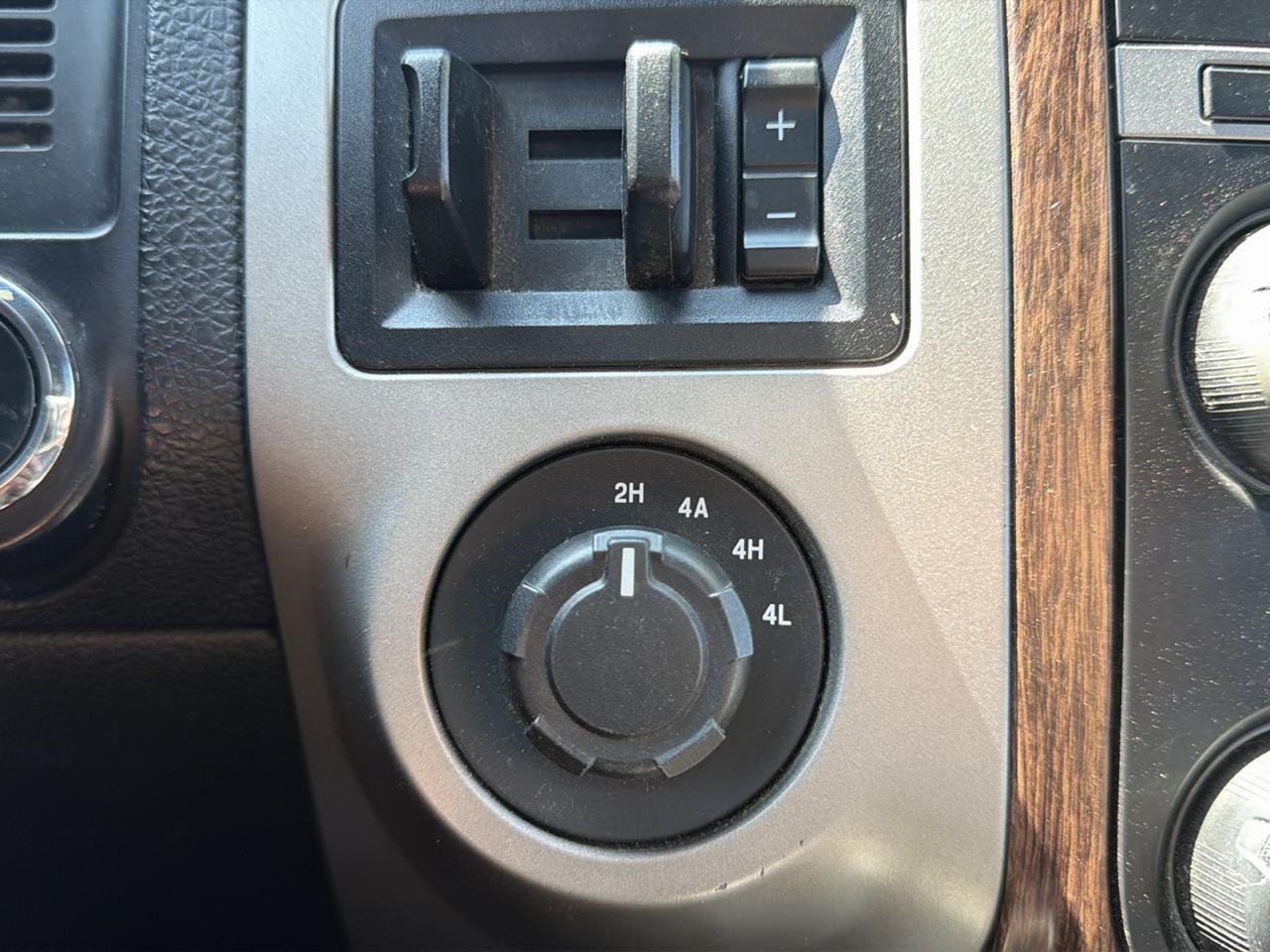 Ford Expedition 4WD 4dr King Ranch 2015