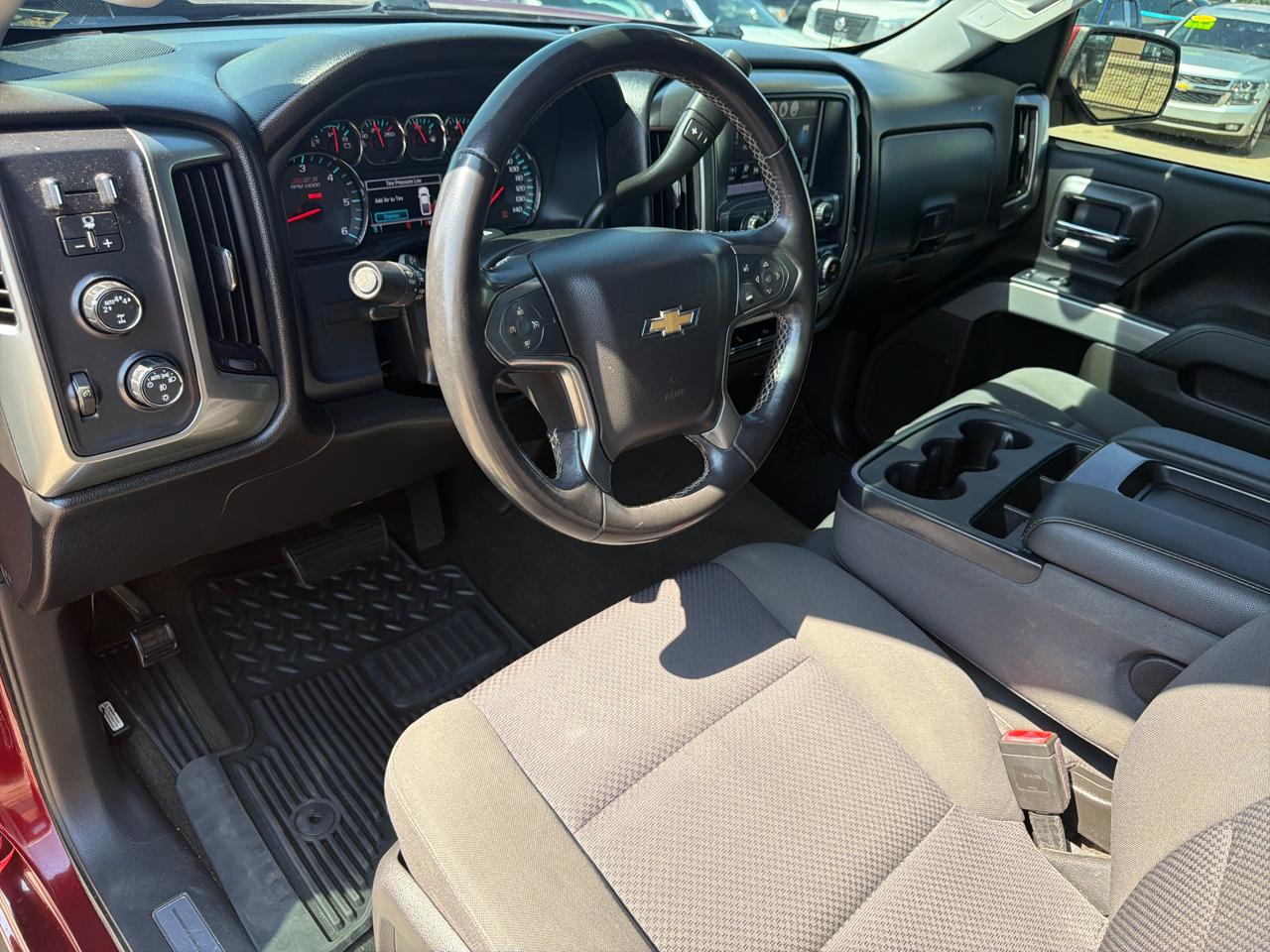Chevrolet Silverado 1500 4WD Crew Cab 143.5" LT w/2LT 2017