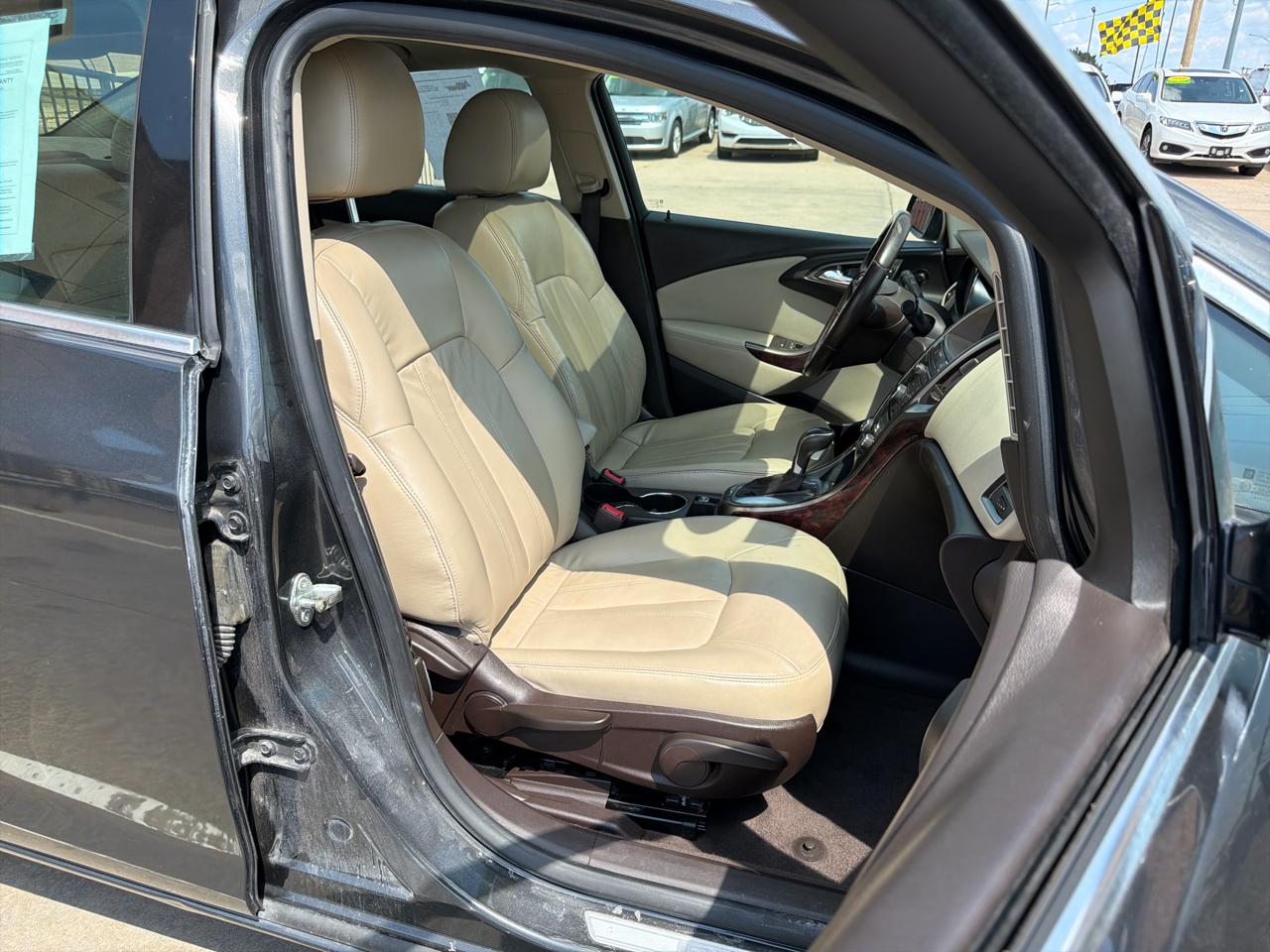 Buick Verano 4dr Sdn Leather Group 2015