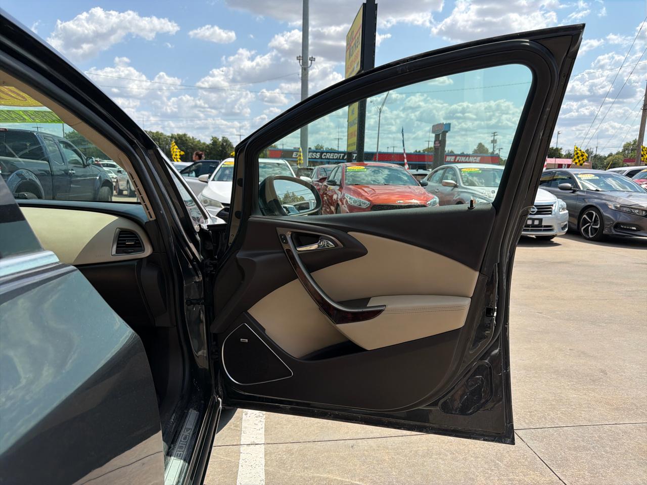 Buick Verano 4dr Sdn Leather Group 2015