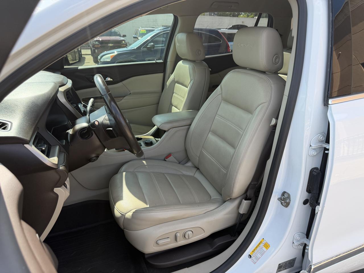 GMC Acadia FWD 4dr Denali 2019