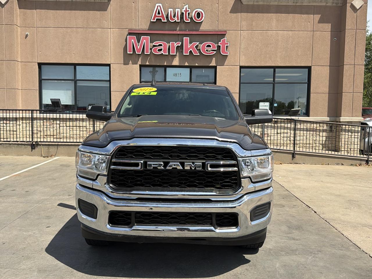 RAM 2500 Tradesman 4x4 Crew Cab 6'4" Box 2019