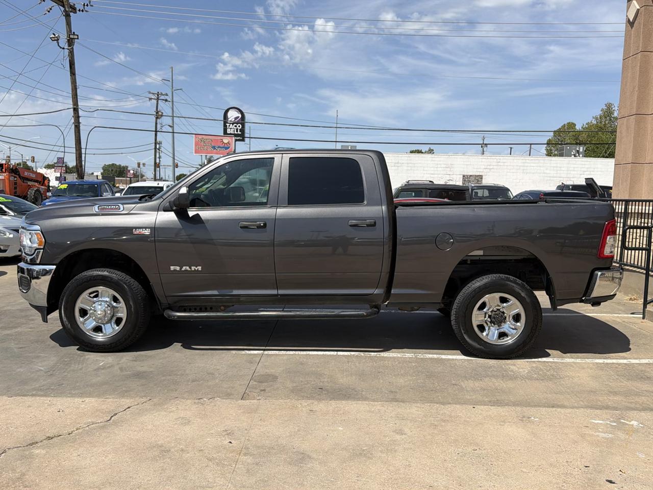 RAM 2500 Tradesman 4x4 Crew Cab 6'4" Box 2019