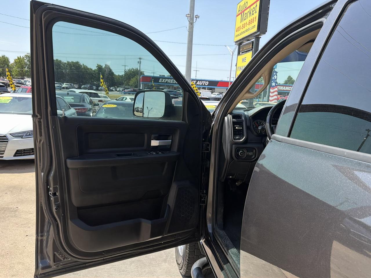 RAM 2500 Tradesman 4x4 Crew Cab 6'4" Box 2019