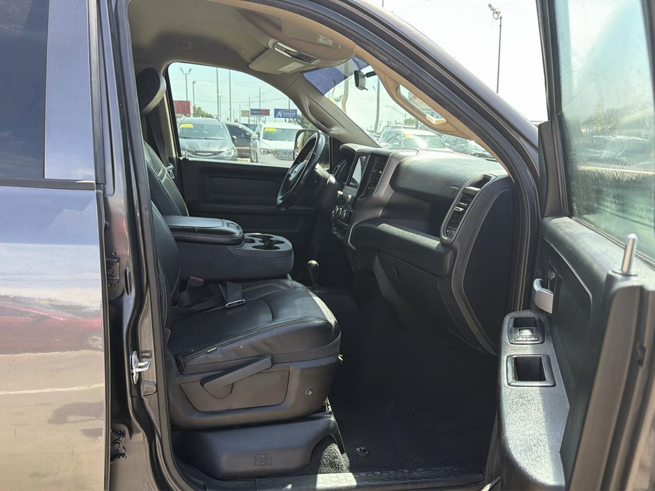 RAM 2500 Tradesman 4x4 Crew Cab 6'4" Box 2019