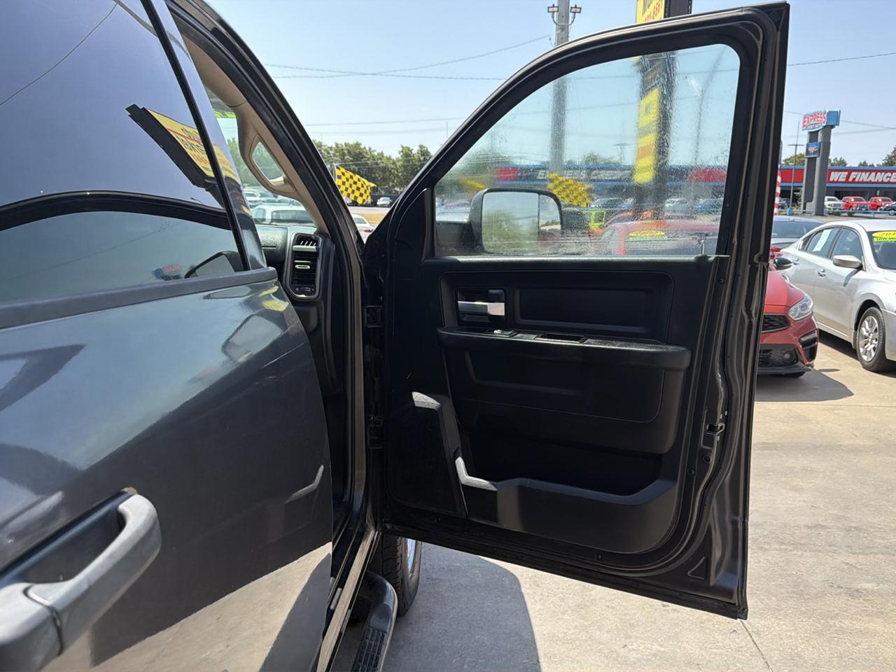 RAM 2500 Tradesman 4x4 Crew Cab 6'4" Box 2019