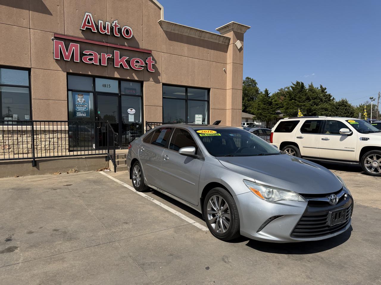 Toyota Camry 4dr Sdn I4 Auto SE w/Special Edition Pkg (Natl) 2016