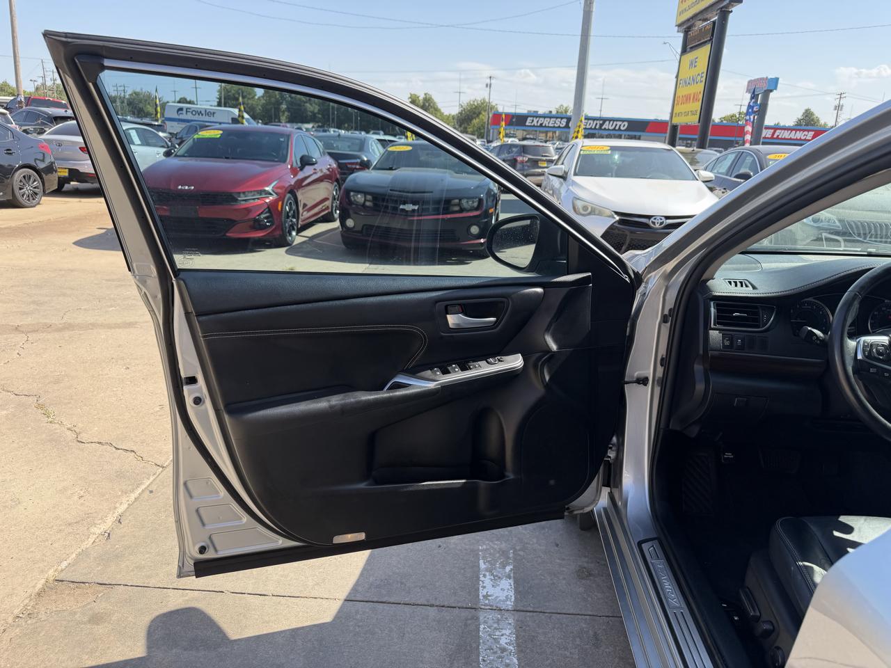 Toyota Camry 4dr Sdn I4 Auto SE w/Special Edition Pkg (Natl) 2016